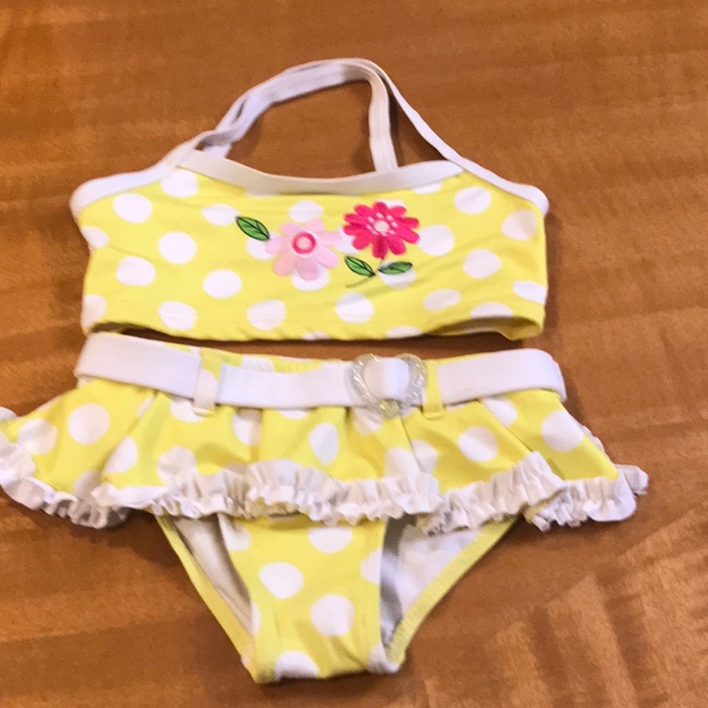 🌺🌺🌺PENNY M Girl’s Embroid.Top/Rushed Bottom Swimsuit, 3T